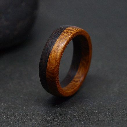 Simple wood ring Wood Phone Holder, Wood Jewelry Diy, Wooden Jewelery, Wood Craft Projects, Wood Crafting Tools, Crafting Tools, Wood Crafting, Wood Ring, Printed Jewelry