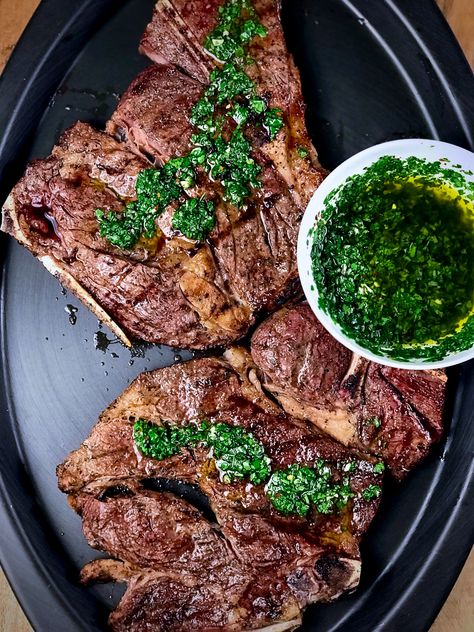 Simple Authentic Chimichurri 7 Bone Steak Recipe, Beef Chuck Steak Recipes, Bone Recipes, Steak Oven, Chuck Tender, Chuck Steak Recipes, Beef Chuck Steaks, Spaghetti With Ground Beef, Ground Beef And Cabbage