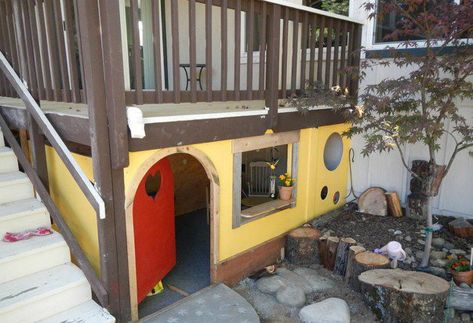 Under Stairs Playhouse | If you don’t have a big backyard you can set up a playhouse under ... Diy Backyard Ideas For Kids, Backyard Ideas For Kids, Outdoor Playhouses, Diy Backyard Ideas, Kids Playhouse Outdoors, Under Deck, Rustic Outdoor Decor, Build A Playhouse, Under Decks