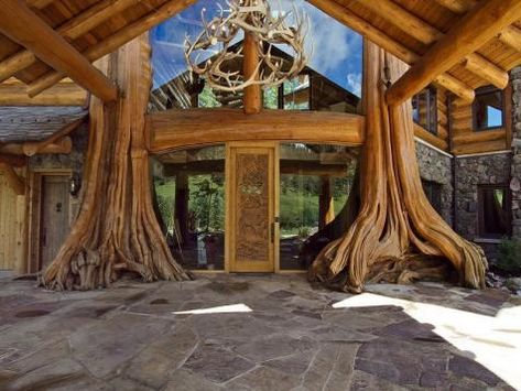 This space went from one-bedroom studio to luxury guest house, thanks to the Scott brothers. Luxury Cabin Homes, Entryway Luxury, Cabin Entryway, Luxury Log Cabins, Log Cabin Ideas, Colorado Real Estate, Rustic Luxe, Luxury Cabin, Log Cabin Homes