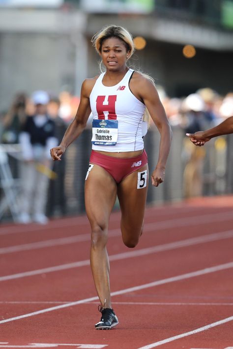 Gabby Thomas (Harvard) • 2018 NCAA Championships Gabrielle Thomas, Gabby Thomas, Sydney Mclaughlin, Athletics Track, Ncaa Championship, Athletic Girls, Artistic Gymnastics, Sporty Girls, Body Reference