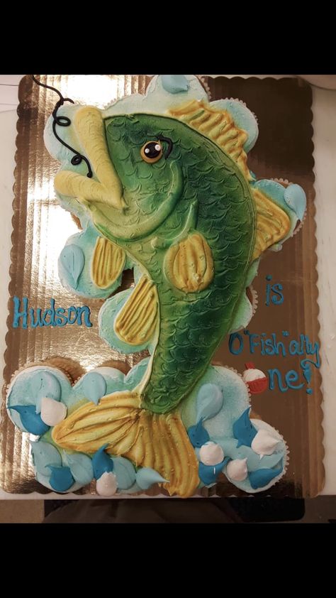 Fish cupcake cake Fish Cupcake Cake, Fish Cake Birthday, Fishing Themed Birthday Party, Fishing Cupcakes, Pull Apart Cupcake Cake, Ideas Cupcakes, Pull Apart Cake, Cake Pulls, Fishing Birthday Party