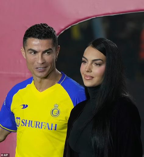 Ronaldo Girlfriend, Unmarried Couples, Cristiano Jr, Ronaldo Pictures, Cristiano Ronaldo Junior, Ronaldo Junior, Black Turtle Neck, Ronaldo Cristiano, Lisa Marie Presley