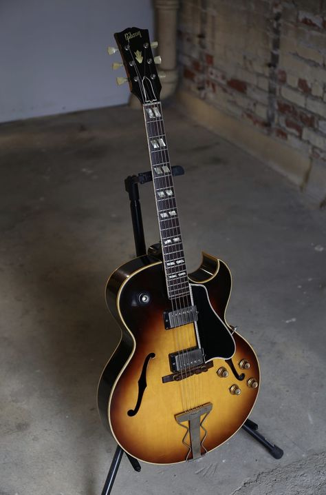 1961 Gibson ES-175D Sunburst w/ Lifton Case Gibson Es175, Semi Acoustic Guitar, Gibson Electric Guitar, Gibson Es, Guitar Obsession, Gibson Guitar, Pedal Board, Archtop Guitar, Guitar Lovers