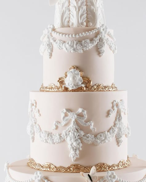 French Wedding Cake, Haute Couture Wedding Dress, Chanel Brand, 1st Birthday Themes, Wedding Cakes Vintage, Couture Wedding, French Wedding, Wedding Dress Couture, Baby Cake