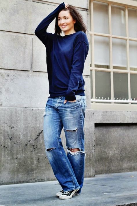 Best Boyfriend Jeans, Comfy Jeans Outfit, Boyfriend Jeans Outfit, Best Jeans For Women, Look Jean, Women's Uniforms, Comfy Jeans, Distressed Boyfriend Jeans, Trendy Swimwear