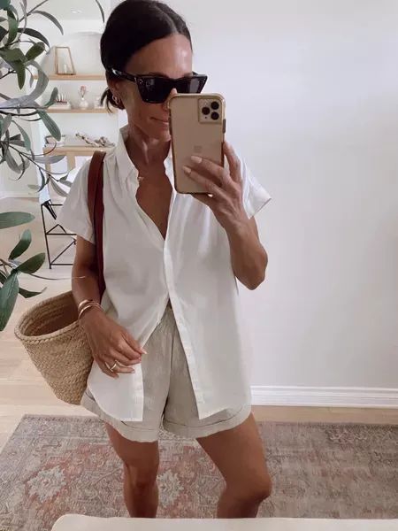 Linen Shorts Outfit Summer, Dinner Outfits Summer, Linen Shorts Outfit, Neutral Summer Outfits, White Summer Shirt, Date Night Outfit Summer, Date Outfit Summer, Tropical Fashion, Simple Summer Outfits