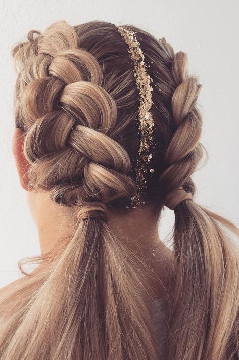 Pretty big braid hairstyle , Trendy Chic Braided  #hairsytle #hair #braids #thick braids ,chunky braids 21st Birthday Hairstyles, Easy Party Hairstyles, Beyonce Hair, Birthday Hairstyles, Birthday Hair, Natural Hair Styles Easy, Festival Hair, Glitter Hair, Party Hairstyles