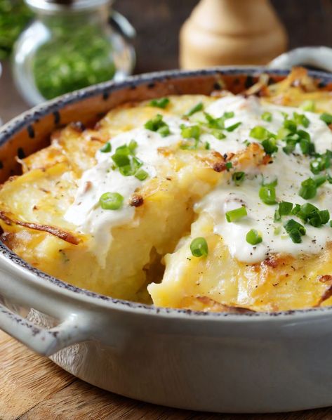 Only 1 word is needed for this dish: YUM! Potato Side Dishes Easy, Potato Recipes Side Dishes, Potatoe Casserole Recipes, Potato Sides, Comfort Dishes, Smashed Potatoes, Sour Cream And Onion, Potato Side Dishes, Veggie Side Dishes