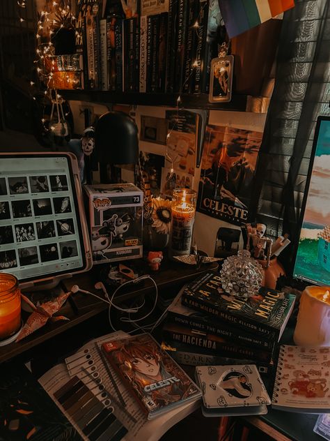 Small Bedroom Dark Academia, Cozy Dark Academia Bedroom, Booktok Room, Dark Academia Gaming Setup, Punk Aesthetic Room, Academia Aesthetic Books, Dark Academia Aesthetic Books, Dark Academia Room Aesthetic, Academia Desk