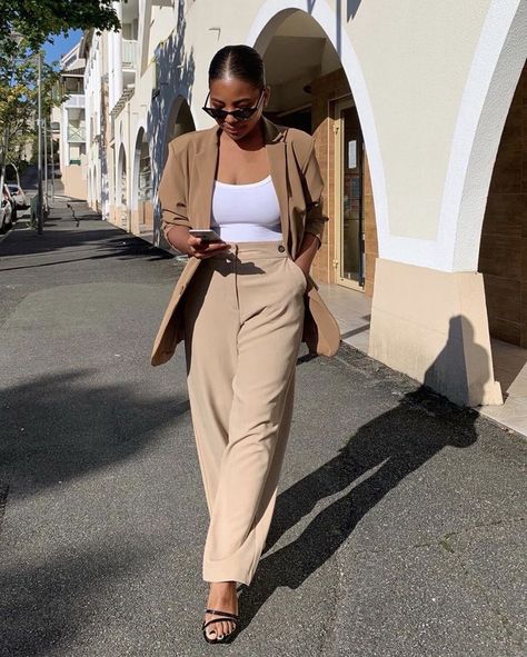 Earth Tone Outfits Black Women, Monochromatic Outfit Aesthetic, Earth Tone Outfits, Earth Tones Fashion, Cute Professional Outfits, Monochromatic Fashion, Date Outfit Casual, Effortlessly Chic Outfits, Elegante Casual