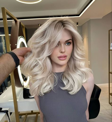 27 Platinum Blonde Hairstyles Too Pretty To Resist - 194 Platinum Blonde Hairstyles, Italian Outfits Women, Coffee Hair Color, Blonde Hair Goals, Coffee Hair, Light Blonde Hair, Blonde Hairstyles, Balayage Hair Blonde, Blonde Hair Looks