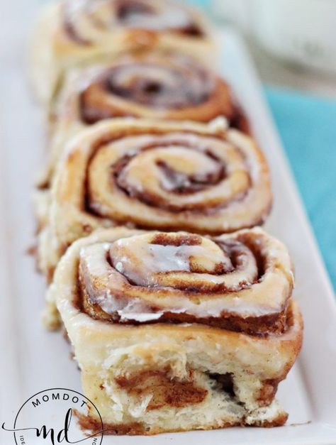 Cinnamon Rolls with Frosting - super delish! Cinnomon Rolls, Justine Snacks, Boy Playroom, Cinnabon Cinnamon Rolls, Chocolate Collection, Cinnamon Roll Recipe Homemade, Fluffy Cinnamon Rolls, Avocado Brownies, Growing Rosemary