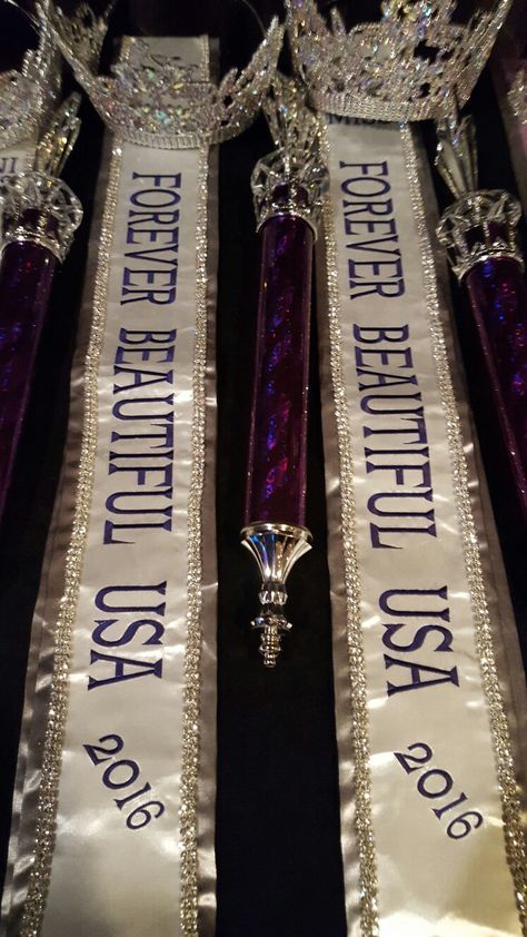 National Sash Pagent Sash, Selempang Wisuda Aesthetic, Beauty Pageant Sashes, Pageant Aesthetic, Pageant Sashes, Pageant Tips, Pageant Life, Miss Pageant, Famous Lifestyle