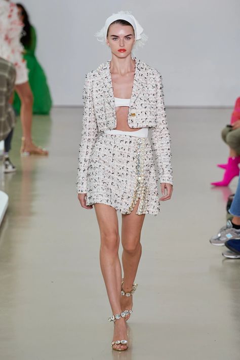 Giambattista Valli 2022, Giambattista Valli Haute Couture, Luxury Wear, Giambattista Valli, Fashion Show Collection, High Fashion Street Style, Couture Collection, Fashion Week Spring, Paris Fashion