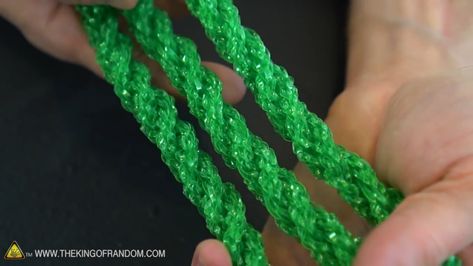 Last month, Grant Thompson (a.k.a. "The King of Random") used a bottle cutter to slice long strands of plastic string from two liter bottles of Sprite. Plastic String Crafts, Plastic Bottle House, Plastic Bottles Crafts, Diy Plastic Bottle, Plastic Bottle Art, Recycle Cans, Mixed Media Crafts, Pill Bottles, How To Make Paper Flowers