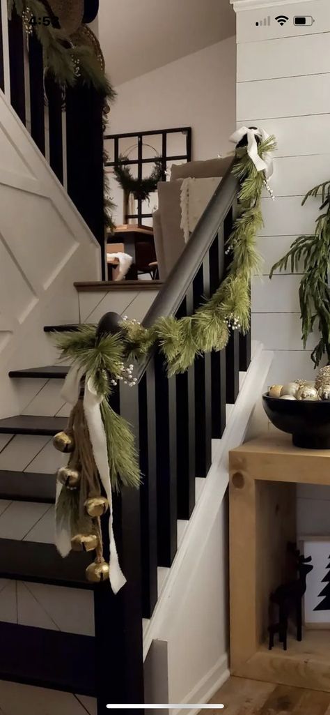 Outdoor Stair Railing Christmas Decor, Stairs Decor Christmas, Christmas Decor Railing, Christmas Railing Ideas, Stair Railing Garland Christmas, Christmas Garland On Staircase, Stair Railing Christmas Decor, Christmas Stair Railing Decor, Christmas Bannister Ideas Stair Railing