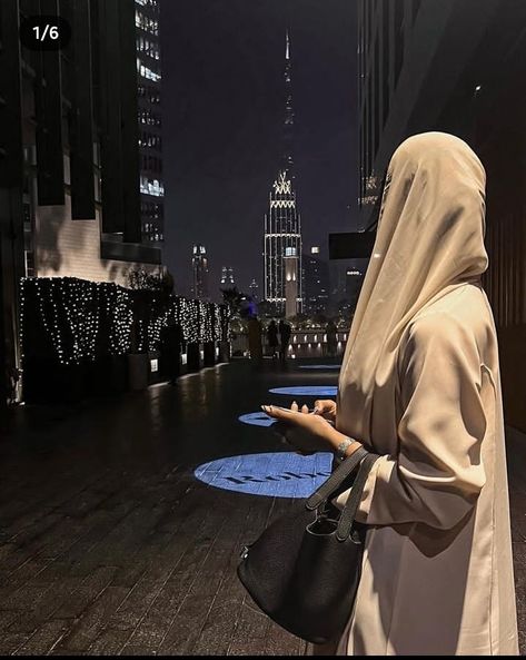 Aesthetic Hijabi, Khaleeji Abaya, Academia Hairstyle, Dubai Aesthetic, Arab Beauty, Hijabi Aesthetic, Muslimah Aesthetic, Luxury Lifestyle Dreams, Cozy Aesthetic