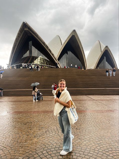 Sydney Opera House Poses, Winter In Australia Outfit, Winter In Sydney Australia Outfits, Sydney Winter Outfit, Sydney Opera House Aesthetic, Sydney Australia Outfits, Sydney Winter, Sydney Trip, Opera House Sydney