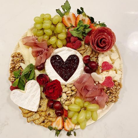 Proposal Charcuterie Board, Valentines Cheese Board, Valentines Charcuterie Board, Mini Cheese Boards, Charcuterie Board Meats, Valentines Snacks, Charcuterie Plate, Romantic Meals, Galentines Party