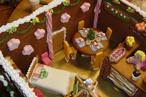 Gingerbread House Inside, Cookie Castle, Gingerbread Dollhouse, Candy Furniture, Gingerbread Inspiration, Dessert House, Gingerbread Ideas, Inside Cake, Gingerbread House Parties