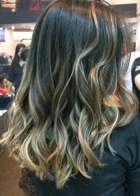 Ombre hair Brown Hair Cuts, Highlights Brown Hair Balayage, Dark Brown Hair Balayage, Brunette Hair With Highlights, Brown Hair Balayage, Hair Color Balayage, Brunette Hair, How To Make Hair, Ombre Hair