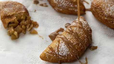 Ree's Fried Apple Pies | Food Network Apple Pie Recipe Pioneer Woman, Apple Fried Pies, Fried Apple Pie Recipe, Fried Apple Pie, Apple Spice Cupcakes, Apple Brown Sugar, Fried Apple, Fried Apple Pies, Fall Apple Recipes