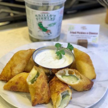 Fried Pickle Egg Rolls, Dill Pickle Egg Rolls, Pickle Egg Rolls, Eggroll Recipes, Bypass Meals, Easy Fried Pickles, Fun Appetizers, Pickle Spears, Egg Roll Ingredients