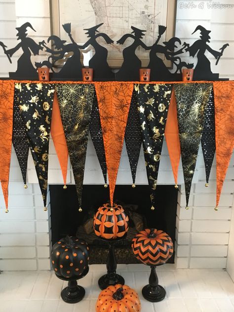 Halloween Whispers, Porta Halloween, Whispers Of The Heart, Creative Halloween Decorations, Halloween Board, Halloween Tablescape, Halloween Mantle, Hallowen Ideas, Boho Halloween