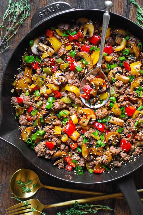 Camper Meals, Beef And Mushroom Recipe, Peper Steak, Julia's Album, Ground Beef Stir Fry, Green Pepper Recipes, Ground Beef Breakfast, Beef With Mushroom, Red Pepper Recipes