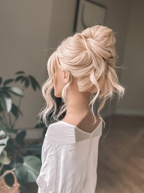 Boho Chic Wedding Hair Updo, Modern Twist Updo, Glam Bridal Hair Half Up, Wedding Guest Updos For Long Hair, High Up Do, Wedding Hair High Bun, High Wedding Updo, Wedding High Updo, Updo 2023