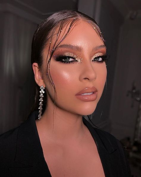 All Posts • Instagram Disco Hair, Coachella Makeup, Mekap Mata, Glitter Makeup Looks, Rhinestone Makeup, Rave Makeup, Barbie Makeup, Swag Makeup, Editorial Hair