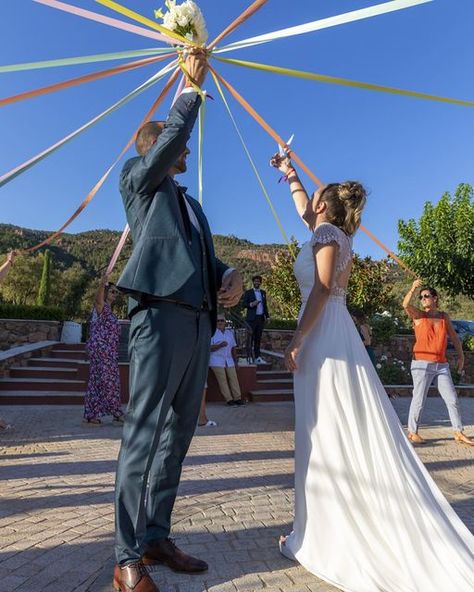 Alexandra Apsara-events on Instagram: "Here is a nice variation of the traditional bouquet throw : the round of love ribbons ♥️ Very aesthetic for your photos. We guarantee you moments of laughter and suspense . . #allthesingleladies #bouquetribbons #flowersbouquet #weddingbouquet #weddingtradition #floralribbons #silkribbons #ribbongame #weddinganimation #weddingentertainment #colorful #weddinginspiration #stylishwedding #weddingplanner #apsaraevents #lovemyjob" Traditional Bouquet, Very Aesthetic, Bouquet Toss, Wedding Entertainment, Stylish Wedding, Flowers Bouquet, Wedding Planner, Of Love, Wedding Photographer