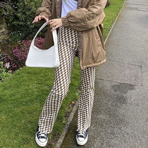 #checkeredpants #y2kfashion #patternedpants #checkered #2022fashion #springfashion #summerfashion #springbreakoutfits #streetwear #vacation #vacationoutfits #casualspringfashion #casualspringfits #trendy Aesthetic Trousers, Brown Plaid Pants, 22 Aesthetic, Cargo Pants Vintage, Exercise Home, Joggers Women, Plaid Brown, Baggy Sweatpants, Checkered Pants