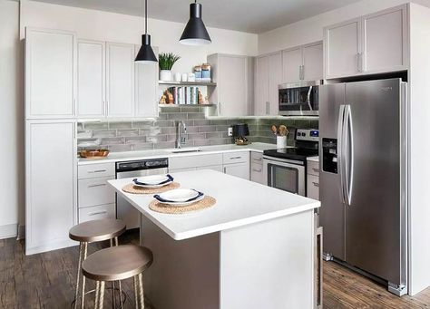 Small l shaped kitchen with island glass backsplash quartz countertops L Shaped Kitchen With Island, L Shape Kitchen Design, Small L Shaped Kitchens, Small Kitchen Design Layout, Small Condo Kitchen, L Shaped Kitchen Designs, Kitchen Layouts With Island, Kitchen With Island, Simple Kitchen Design