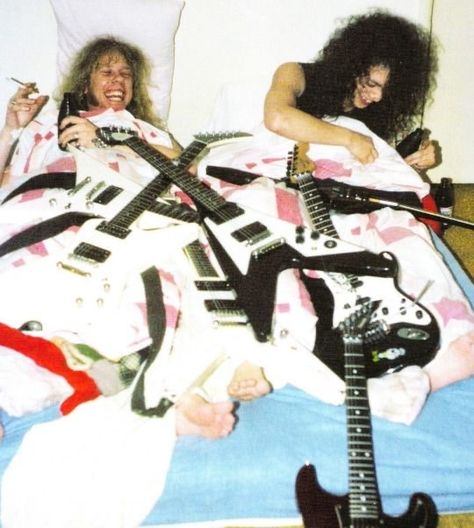 Kirk And James, James Metallica, Metallica Funny, Ross Halfin, Kirk Metallica, Jason Newsted, Robert Trujillo, Cliff Burton, Playing The Guitar