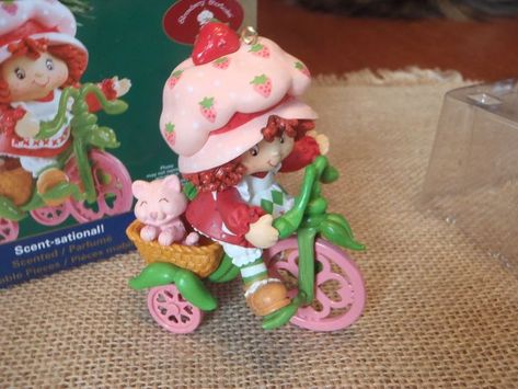 Strawberry Shortcake Figures, Strawberry Shortcake Cartoon, Vintage Strawberry Shortcake, Cute Toys, Christmas Wishlist, Strawberry Shortcake, Childhood Memories, Strawberries, A Girl