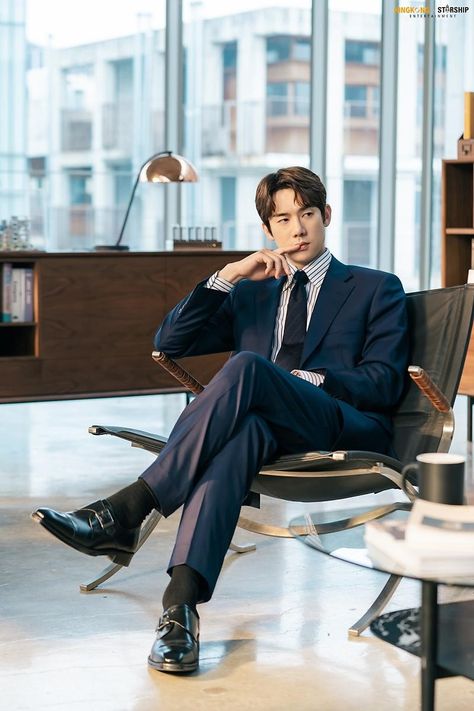 Men Poses, Yoo Yeon Seok, Hospital Playlist, Korean Male Actors, Cat Profile, Medical Drama, Male Poses, Branding Photoshoot, Men Fashion Casual Outfits