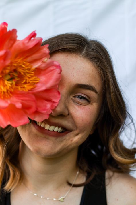 Girl holds a pink/red peony flower over the left eye, smiling hugely at the camera. You can barely see a black tank top and dainty necklace. She has short brown hair that has been curled, and her makeup has been done simply. Flower Props, Flower Boquet, Flower Photoshoot, Portrait Photoshoot, Floral Photography, Shooting Photo, Creative Portraits, Fake Flowers, Birthday Photoshoot