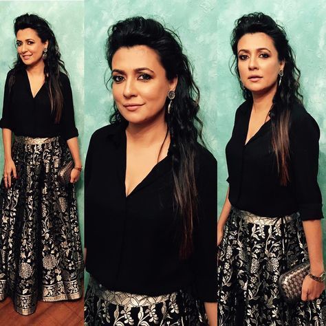 Mini Mathur (@minimathur) on Instagram: “All set for the #htmoststylishawards dressed in a handwoven parsi gara skirt by @ekayabanaras !…” Indian Skirt And Top, Mini Mathur, Indian Skirt, Palazzo Style, Dress Models, Indian Designer Suits, Indian Party Wear, Western Dress, Lehenga Skirt