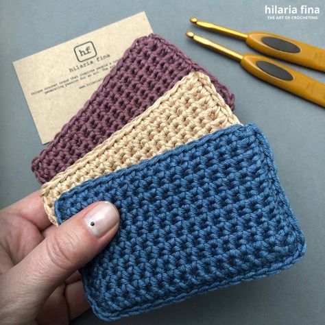 Massimo Card Holder | Would you like to learn how to make an easy crochet card holder? Credit Card Holder Pattern, Wallet Pattern Free, Credit Card Pouch, Crochet Wallet, Crochet Symbols, Credit Card Holder Wallet, Crochet Pouch, Crochet Business, Crochet Clutch