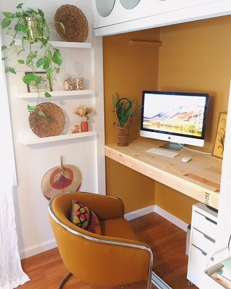 Built In Study Desk Bedroom, Desk In Nook, Nook Desk, Closet Desk Nook, Desk Nook In Living Room, Desk Inside Closet, Office In A Closet, Closet Desk Ideas, Desk In Closet