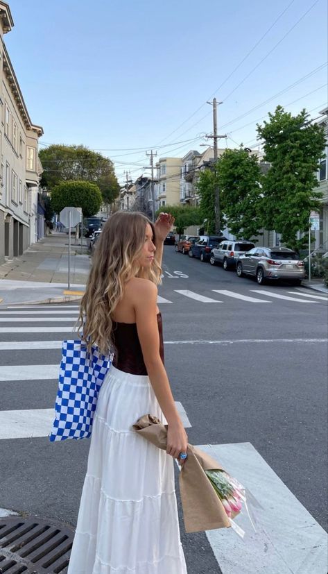 White Maxi Skirt Outfit, Small Joys, White Skirt Outfits, Skirt Outfit Summer, White Long Skirt, White Maxi Skirts, Europe Outfits, Maxi Skirt Outfits, Rock Outfit