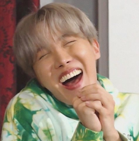 Jhope Laughing, Bts Laughing, Jhope Cute, Bts Jhope, Run Bts, Bts J Hope, So Adorable, Jung Hoseok, Cute Icons