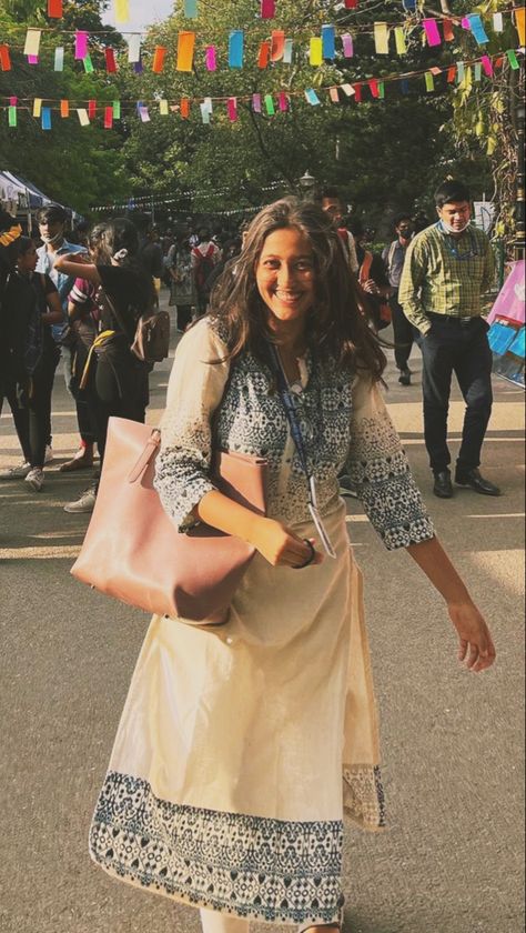 desi Assistant Professor Aesthetic, Indian Teacher Outfits, College Outfits Indian, Professor Aesthetic, School Teacher Outfits, English Outfit, Desi Fits, Teacher Aesthetic, Teacher Photo