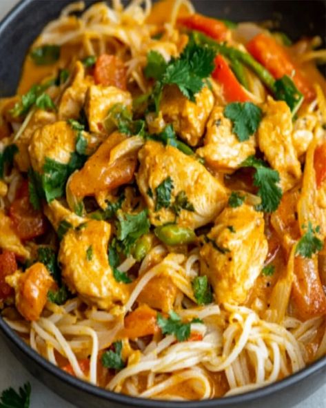 Savor the deliciousness of creamy coconut curry chicken with rice noodles. Quick to prepare, this dish is a perfect blend of spices Coconut Curry Ramen Noodles, Coconut Curry Rice Noodles, Coconut Curry Noodles Recipe, Chicken With Rice Noodles, Yellow Curry Chicken, Creamy Coconut Curry, Chicken Rice Noodles, Thai Coconut Chicken, Curry Chicken And Rice