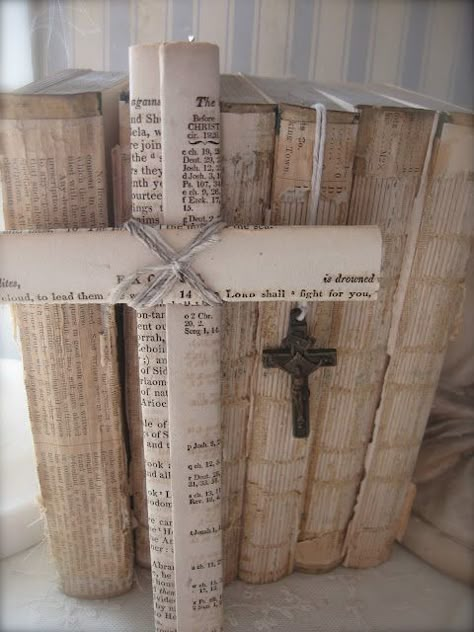 Cross fashioned of paper! I'M THINKING OF USING THIS CROSS FOR PALM SUNDAY INSTEAD OF THE ORIGAMI ONE.... WHAT DO YOU THINK? Oldest Bible, Old Rugged Cross, Book Page Crafts, Cross Crafts, Cross Wall, Vbs Crafts, Cross Art, Church Crafts, Palm Sunday