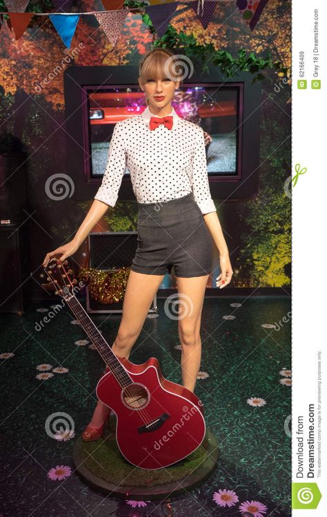 Taylor Swift Wax Figure Sydney | Taylor Swift Editorial Stock Image Taylor Swift Holding Up A Sign, Taylor Swift Vogue Australia, Taylor Swift In Public, Taylor Swift Willow Performance, Sydney Taylor, Taylor Swift Wonderstruck Commercial, Taylor Swift News, Wax Figures, Wax Statue