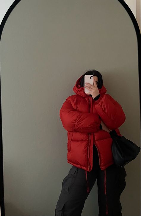 Puffa Jacket Outfit, Red Puffer Jacket Outfit, Puffer Jacket Street Style, Puffa Jacket, Puffer Jacket Outfit, Red Puffer Jacket, Red Puffer, Winter Puffer Jackets, Orange Jacket