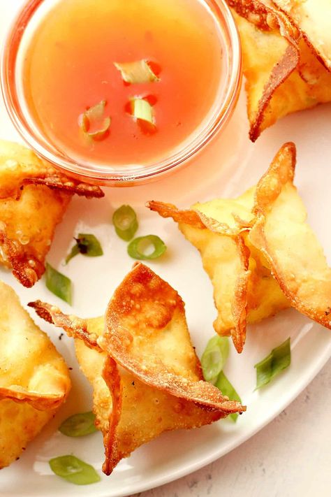 Deep-fried wontons, rangoon style with cream cheese filling. Wontons Cream Cheese, Sweet And Sour Dipping Sauce, Wonton Appetizer Recipes, Deep Fried Wontons, Recipes For Air Fryer, Best Teriyaki Sauce, Asian Food Appetizers, Wonton Appetizers, Instant Pot Easy